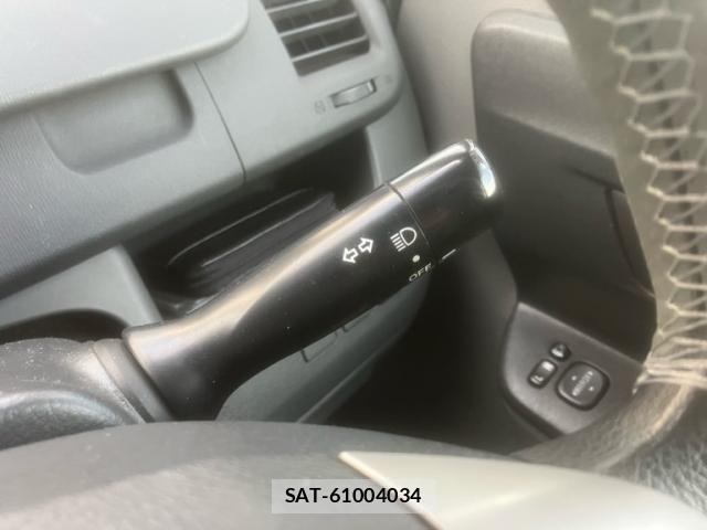 Toyota NOAH 2009-11 8830807-16