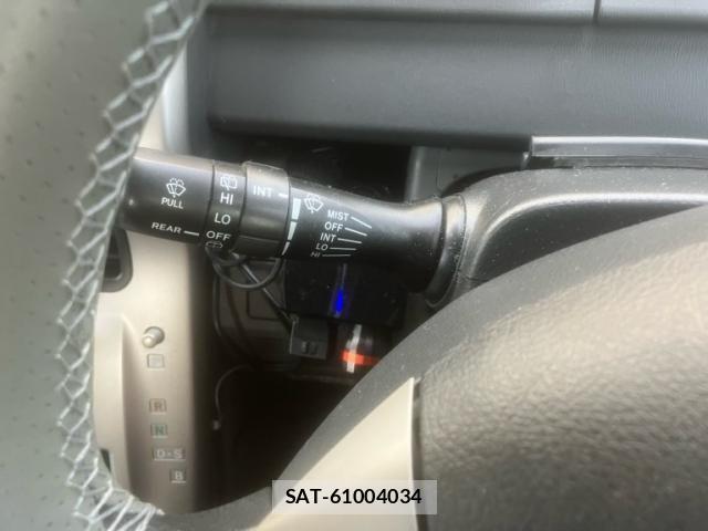 Toyota NOAH 2009-11 8830807-17