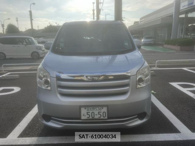 Toyota NOAH 2009-11 8830807-1