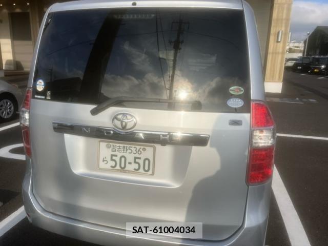 Toyota NOAH 2009-11 8830807-4