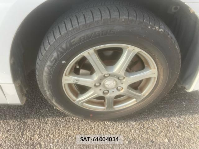 Toyota NOAH 2009-11 8830807-7