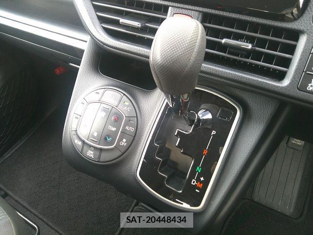 Toyota NOAH 2020-08 8830802-12
