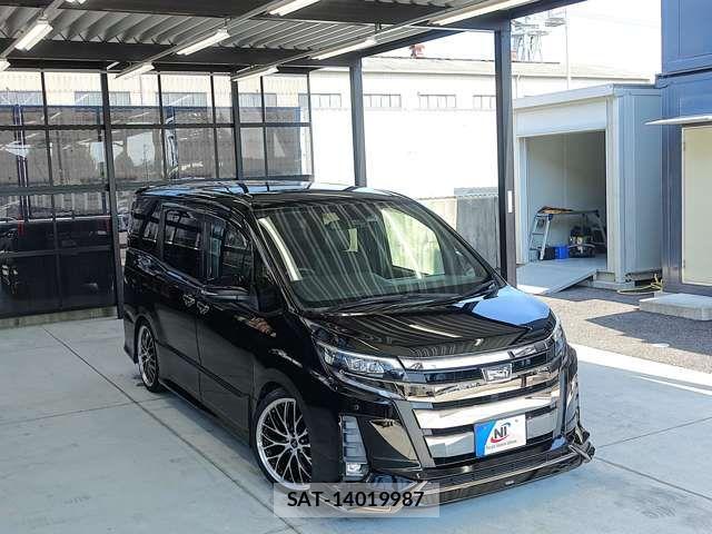 Toyota NOAH 2018-12 8830801-12