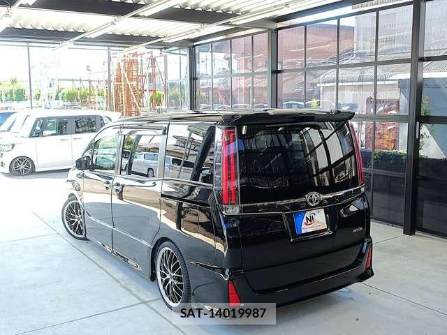 Toyota NOAH 2018-12 8830801-15