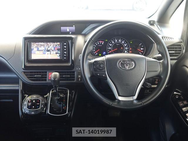 Toyota NOAH 2018-12 8830801-19