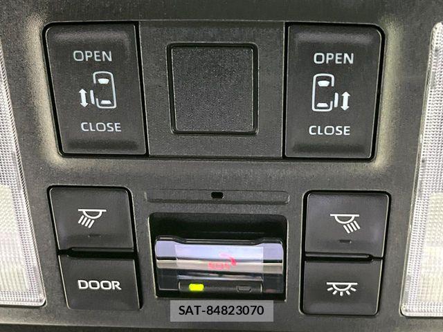Toyota NOAH 2025-02 8830797-5