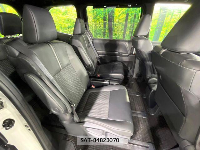 Toyota NOAH 2025-02 8830797-8