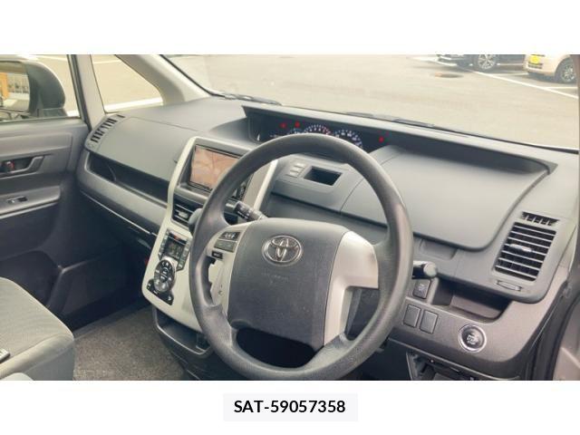 Toyota NOAH 2012-05 8830806-14