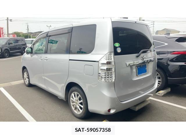 Toyota NOAH 2012-05 8830806-6