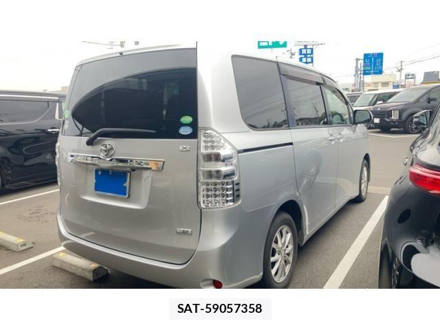 Toyota NOAH 2012-05 8830806-7