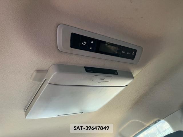 Toyota NOAH 2015-09 8830804-10