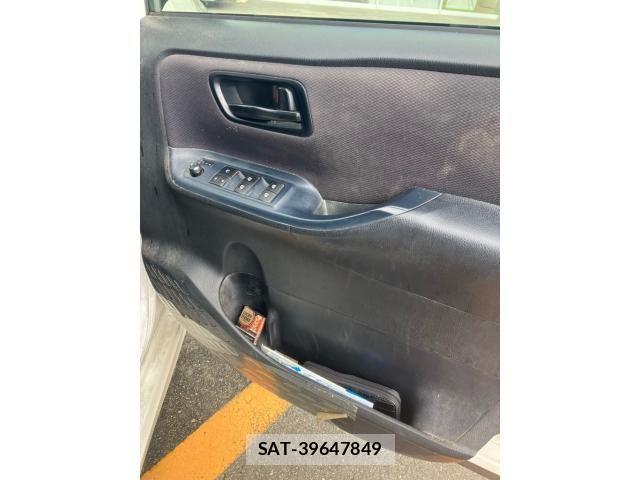 Toyota NOAH 2015-09 8830804-14