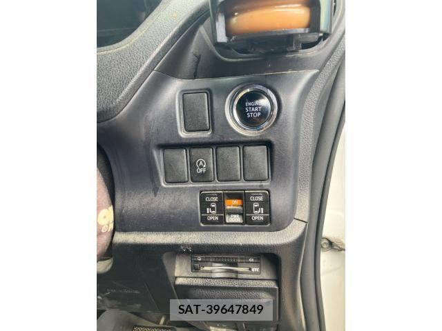 Toyota NOAH 2015-09 8830804-15
