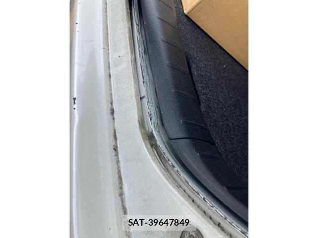 Toyota NOAH 2015-09 8830804-23
