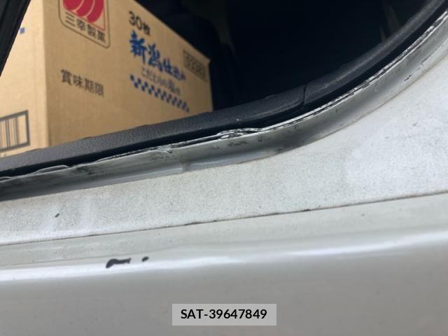 Toyota NOAH 2015-09 8830804-24