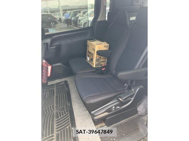 Toyota NOAH 2015-09 8830804-8