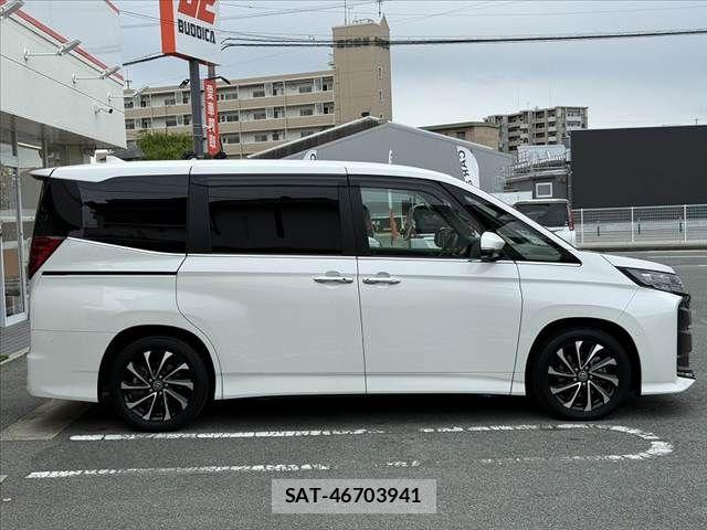 Toyota NOAH 2024-01 8849340-11