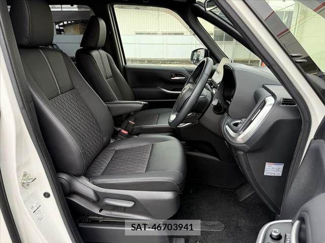 Toyota NOAH 2024-01 8849340-15