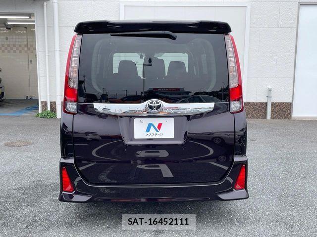 Toyota NOAH 2016-06 8850156-14