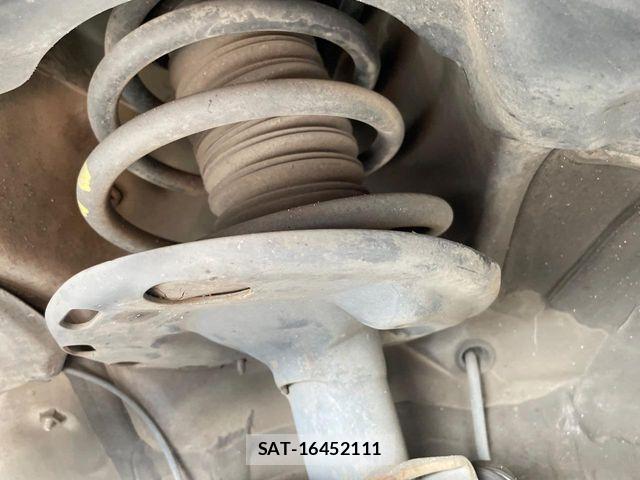 Toyota NOAH 2016-06 8850156-18