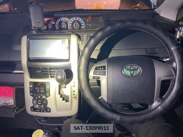 Toyota NOAH 2012-10 8850160-14