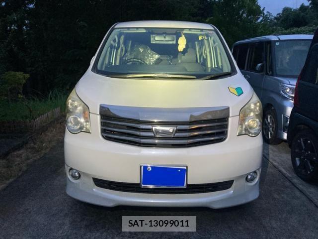 Toyota NOAH 2012-10 8850160-1