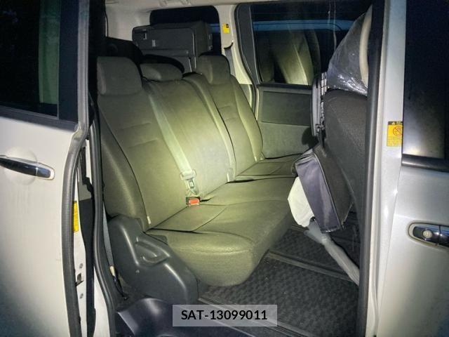 Toyota NOAH 2012-10 8850160-5