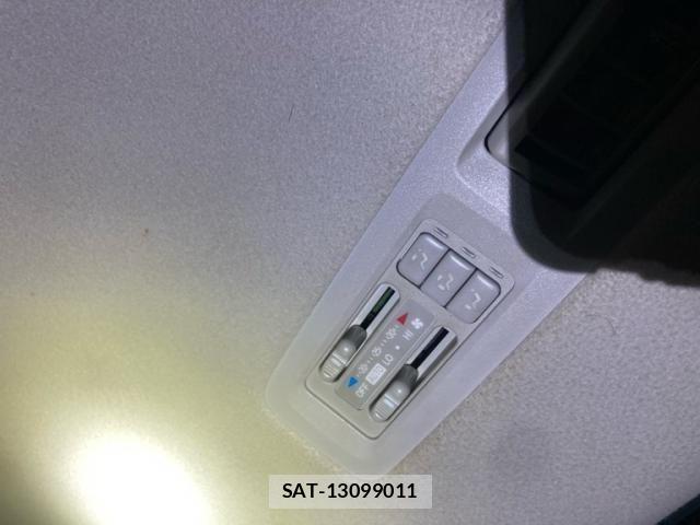 Toyota NOAH 2012-10 8850160-6