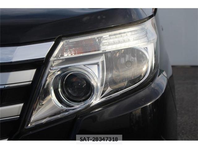 Toyota NOAH 2014-09 8849342-26