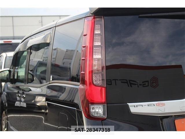 Toyota NOAH 2014-09 8849342-27