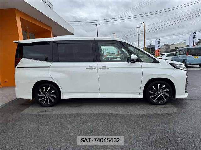 Toyota NOAH 2023-10 8850150-10