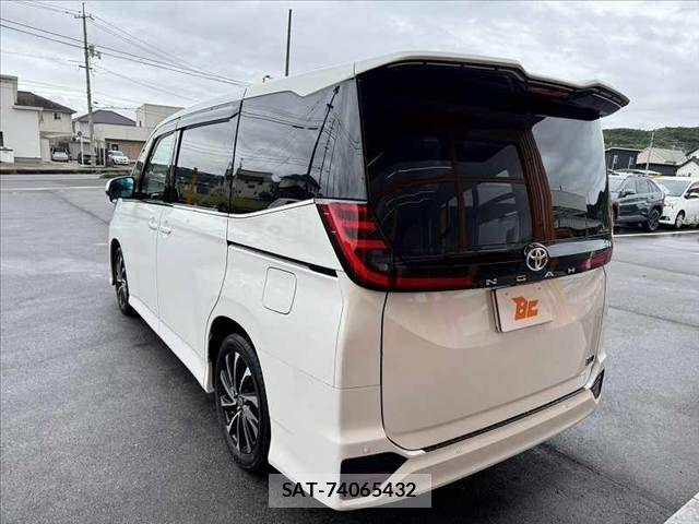 Toyota NOAH 2023-10 8850150-12