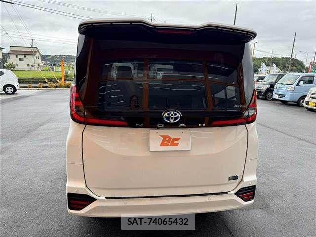 Toyota NOAH 2023-10 8850150-13