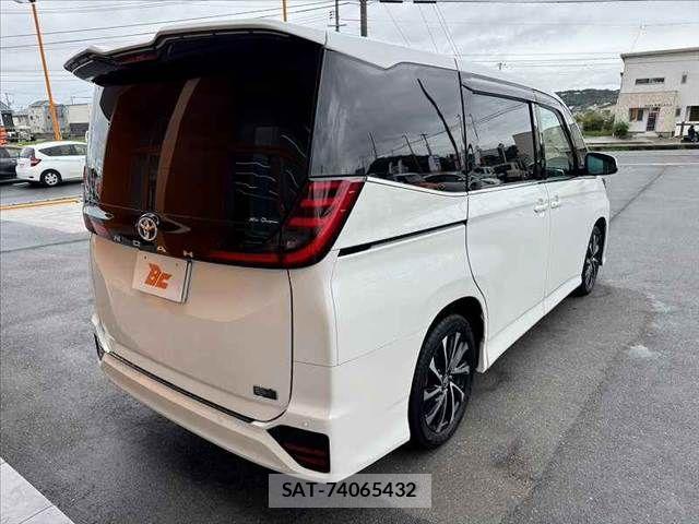 Toyota NOAH 2023-10 8850150-14
