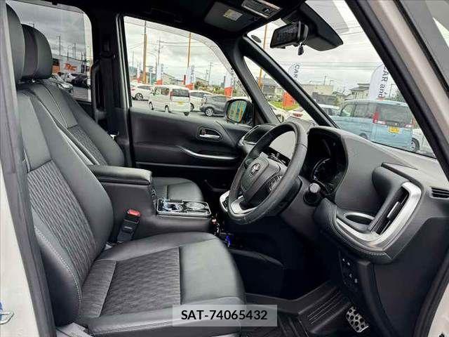 Toyota NOAH 2023-10 8850150-15