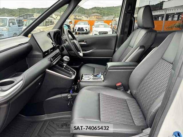 Toyota NOAH 2023-10 8850150-17