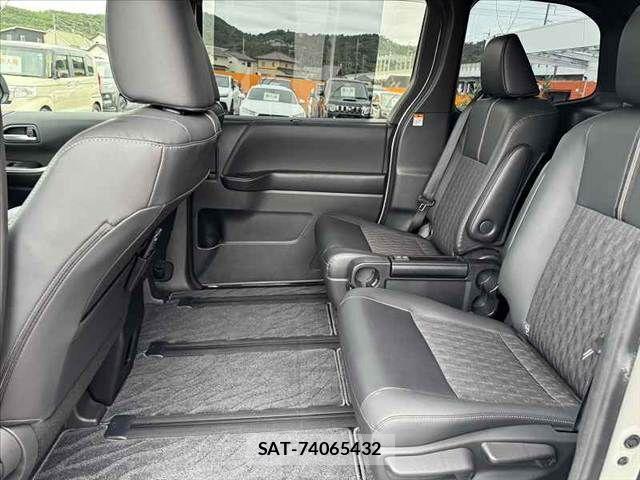 Toyota NOAH 2023-10 8850150-18
