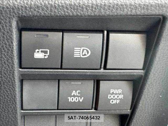 Toyota NOAH 2023-10 8850150-28
