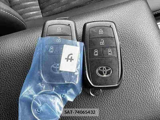 Toyota NOAH 2023-10 8850150-6