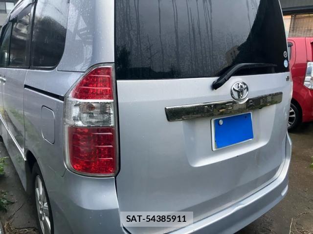 Toyota NOAH 2010-04 8849434-2