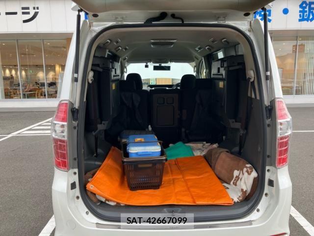 Toyota NOAH 2007-09 8849353-23