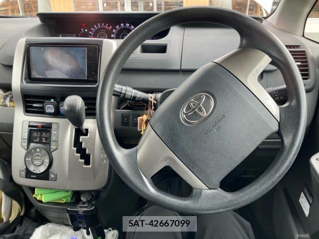 Toyota NOAH 2007-09 8849353-8