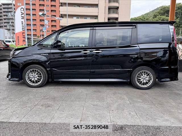Toyota NOAH 2018-04 8871672-11