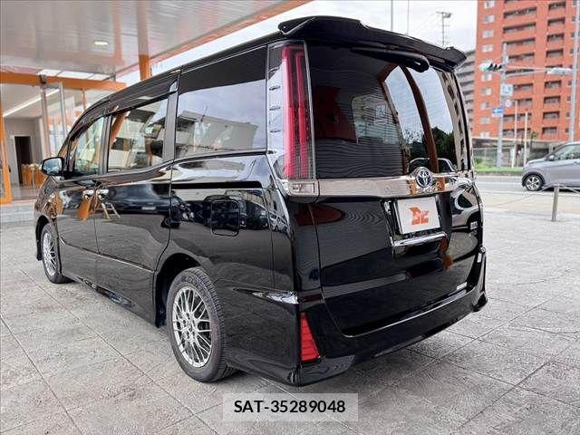 Toyota NOAH 2018-04 8871672-12