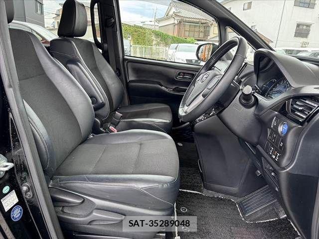 Toyota NOAH 2018-04 8871672-15