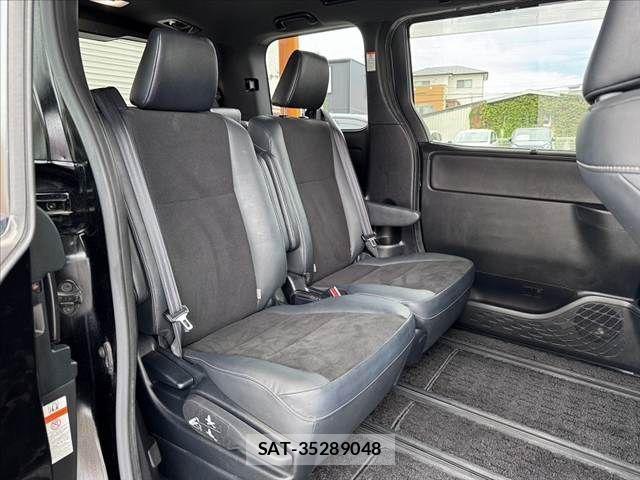 Toyota NOAH 2018-04 8871672-17