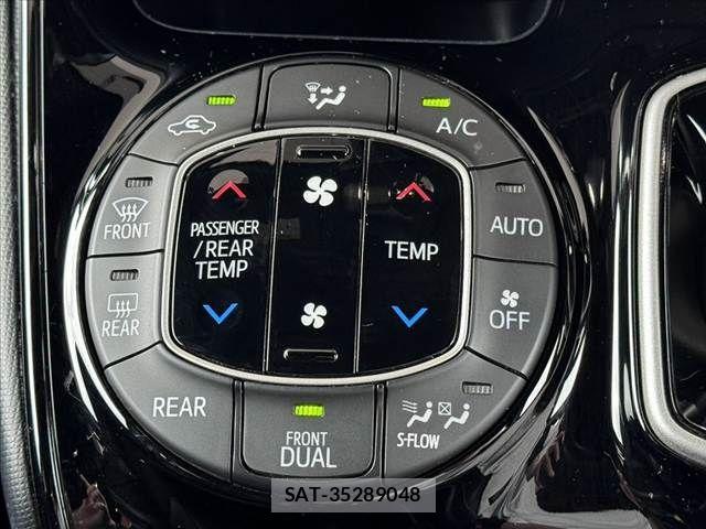 Toyota NOAH 2018-04 8871672-24