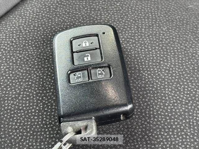 Toyota NOAH 2018-04 8871672-27