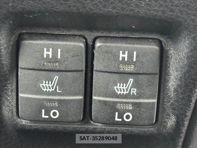 Toyota NOAH 2018-04 8871672-29