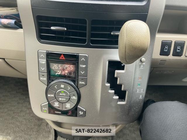 Toyota NOAH 2009-12 8871676-12